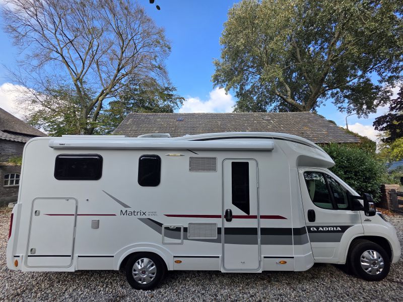 Adria Matrix 670 SL Lengte bedden & hefbed 5 persoons!!