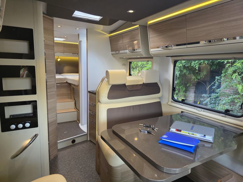 Adria Matrix 670 SL Lengte bedden & hefbed 5 persoons!!