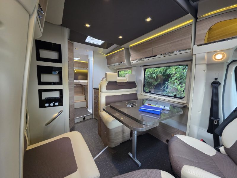 Adria Matrix 670 SL Lengte bedden & hefbed 5 persoons!!