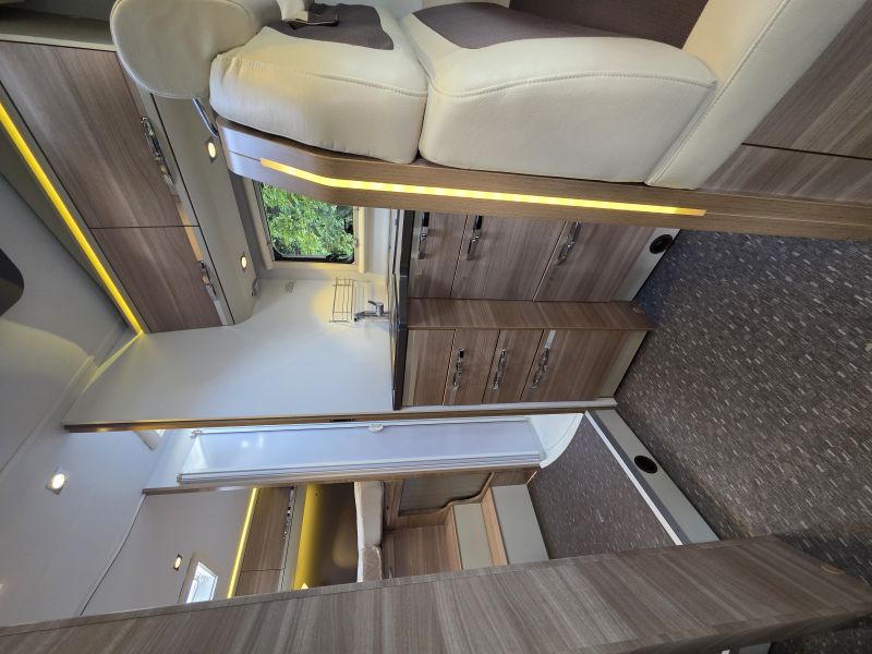 Adria Matrix 670 SL Lengte bedden & hefbed 5 persoons!!