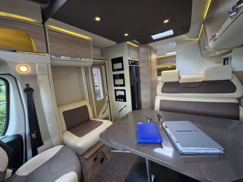 Adria Matrix 670 SL Lengte bedden & hefbed 5 persoons!!