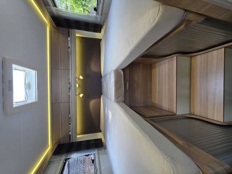 Adria Matrix 670 SL Lengte bedden & hefbed 5 persoons!!