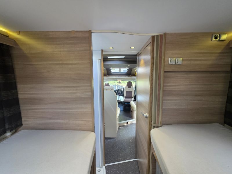 Adria Matrix 670 SL Lengte bedden & hefbed 5 persoons!!