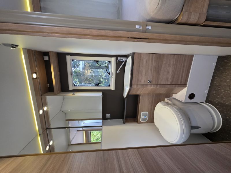 Adria Matrix 670 SL Lengte bedden & hefbed 5 persoons!!