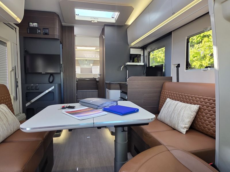 Adria Coral 670 DL Supreme 44H met E&P