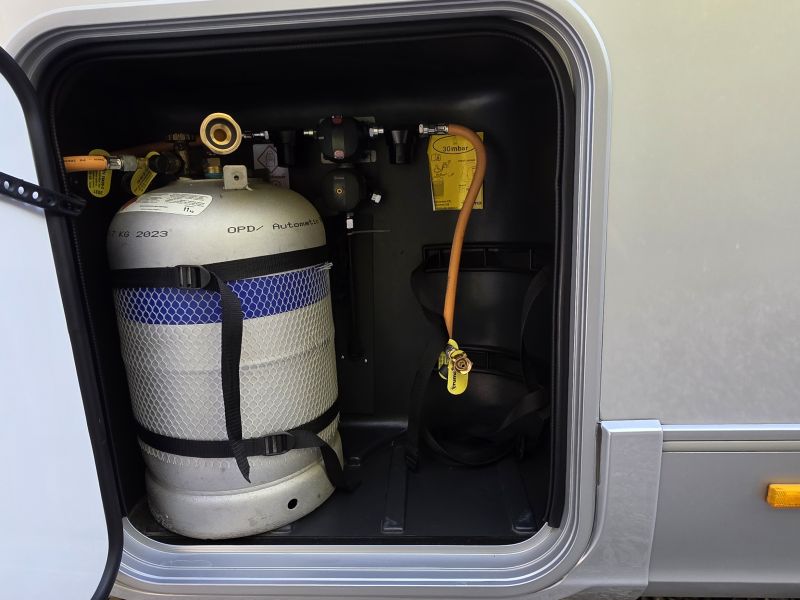 Adria Coral 670 DL Supreme 44H met E&P