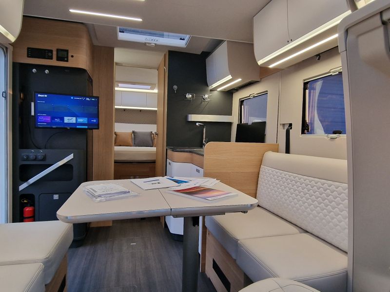 Adria Matrix 670 DC plus Face to face