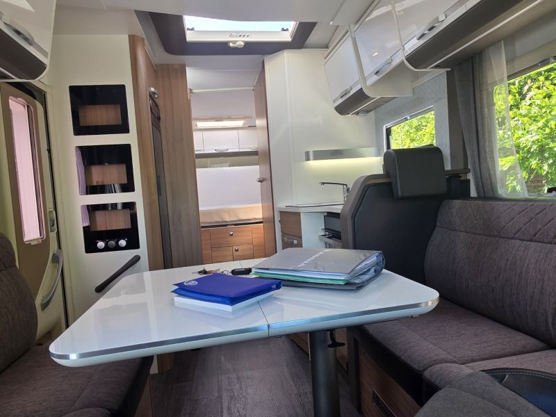 Adria Matrix 670 DC plus Face to face